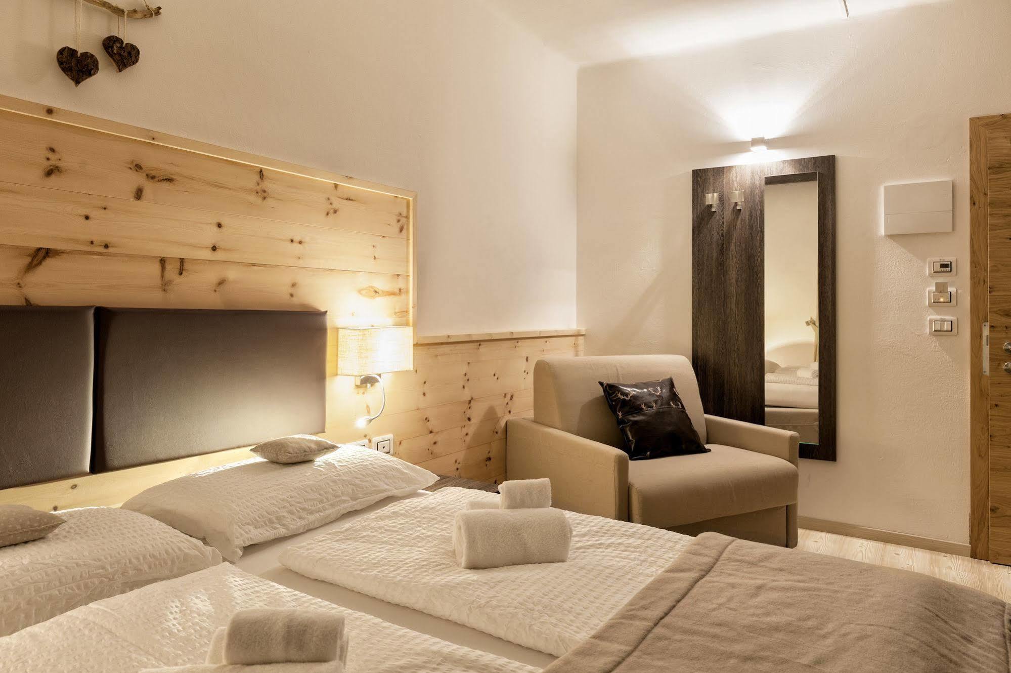 Hotel Alla Rocca Varena Dış mekan fotoğraf