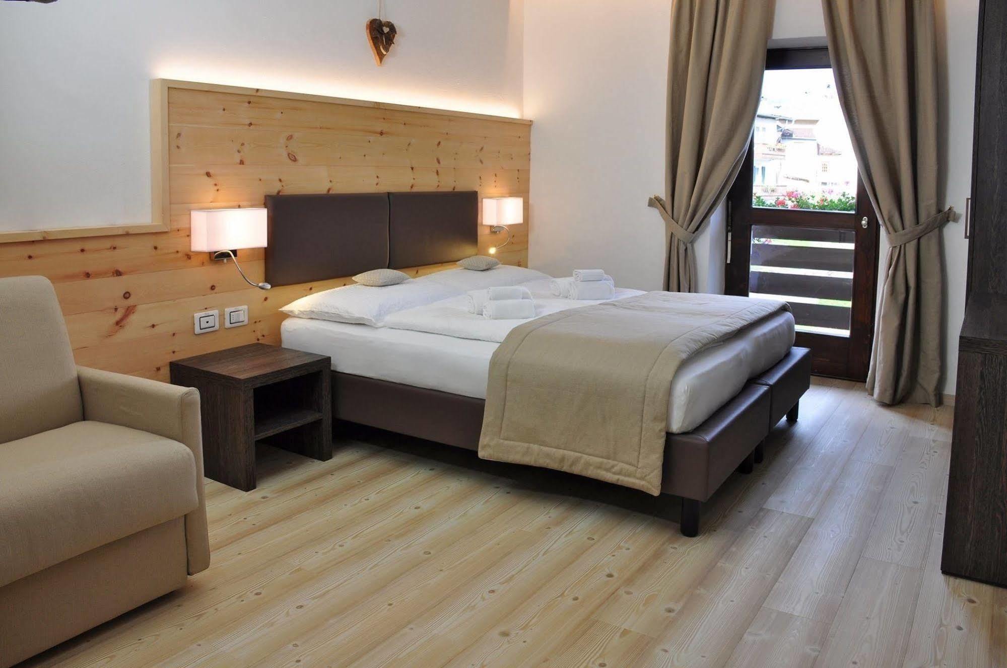 Hotel Alla Rocca Varena Dış mekan fotoğraf