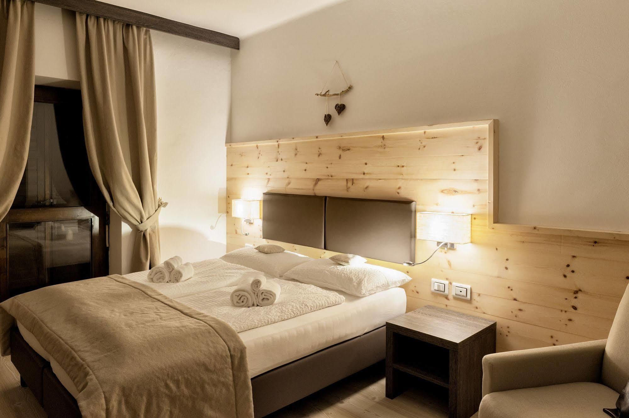 Hotel Alla Rocca Varena Dış mekan fotoğraf